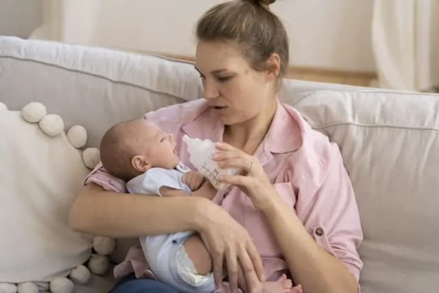 Jak odstawić dziecko od karmienia piersią po roku bez stresu i łez