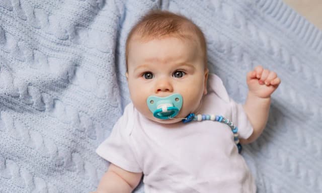 Dlaczego dziecko traktuje pierś jak smoczek? Porady i doświadczenia rodziców na forum